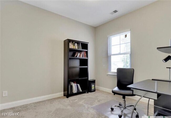 Building Photo - 3 br, 2.5 bath Townhome - 244 Lake Lily Dr