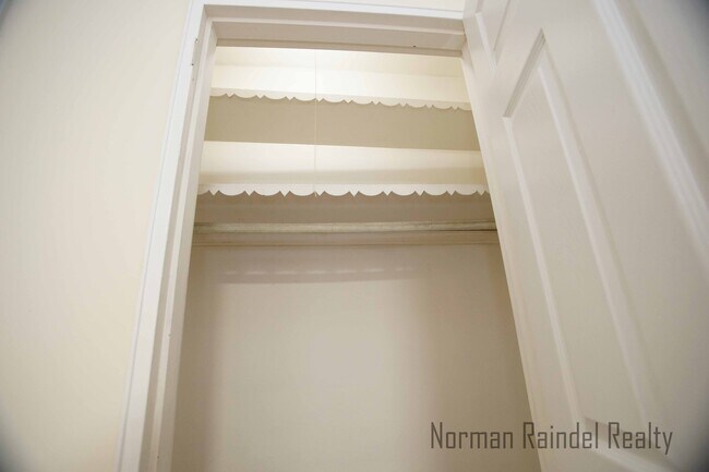 Building Photo - 1745 E 12th St