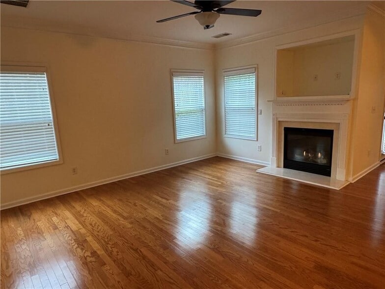 Building Photo - 5055 Hastings Terrace