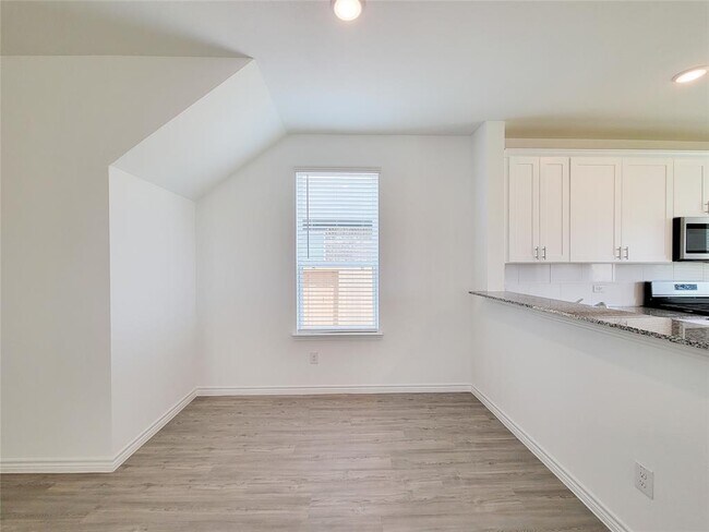 Building Photo - 166 Longhorn Run Dr