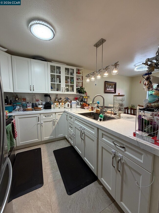 Building Photo - 6 Basin Ct