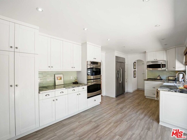 Building Photo - 2898 Woodwardia Dr