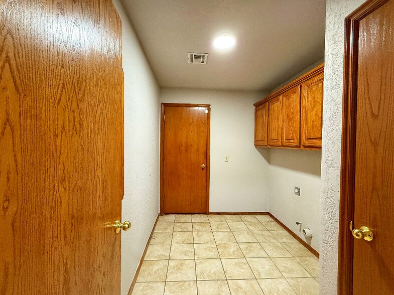 Building Photo - 6605 NW 134th St