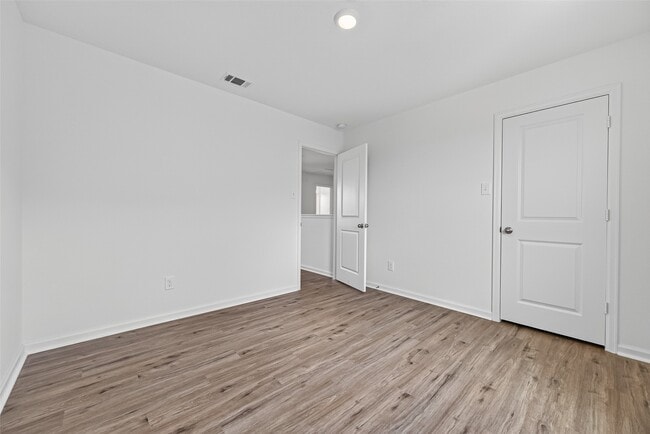Building Photo - 654 Amesbury Rd