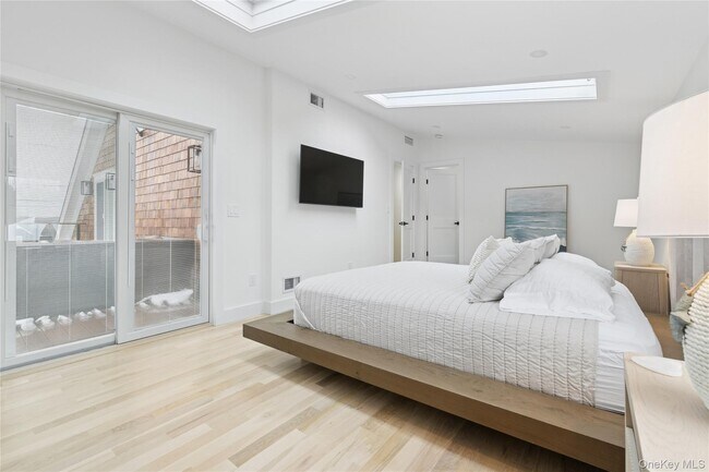 Building Photo - 10 Sagamore Rd