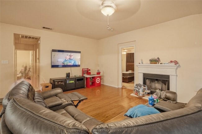 Building Photo - 3825 Cane River Rd