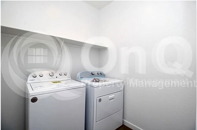 Building Photo - 3303 S Piedra Cir