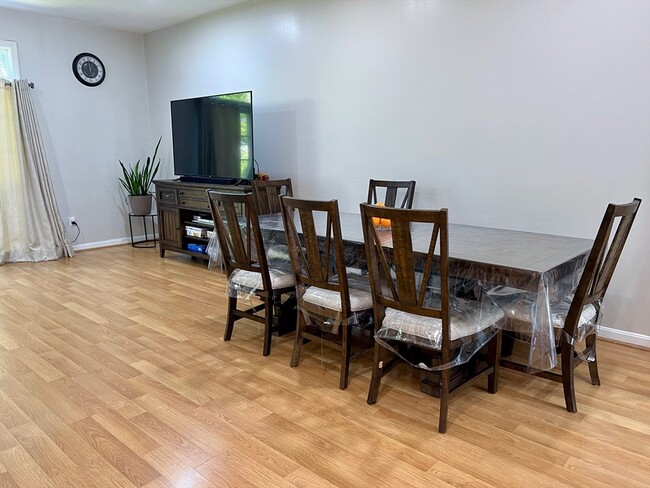 Building Photo - 42 Evergreen Cir