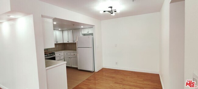 Building Photo - 108 W Maple St