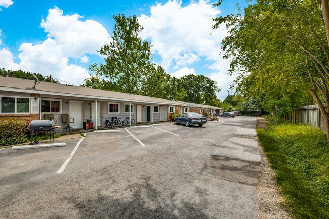 Building Photo - 4820 Oak Ave
