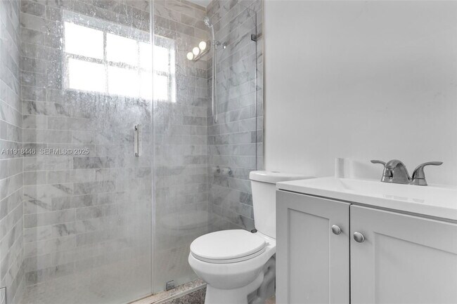 Building Photo - 3841 SW 91 Ave