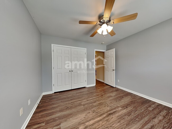 Building Photo - 1956 Longburn Dr