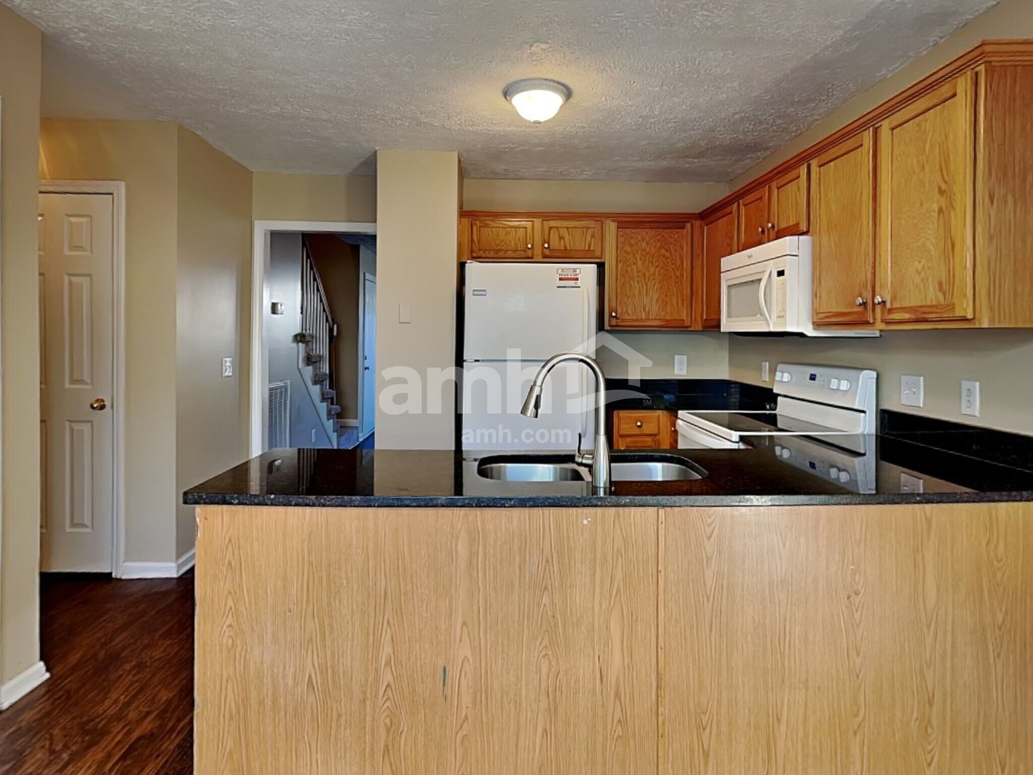 Building Photo - 280 Iris Dr