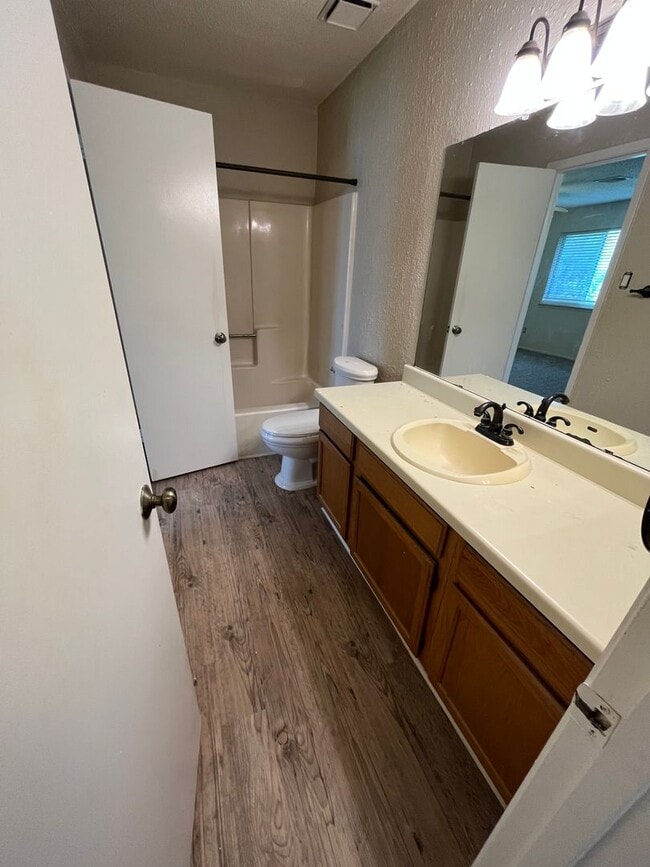 Building Photo - PREALEASING FOR APRIL! 3 bedroom with Patio Great for Entertainment!