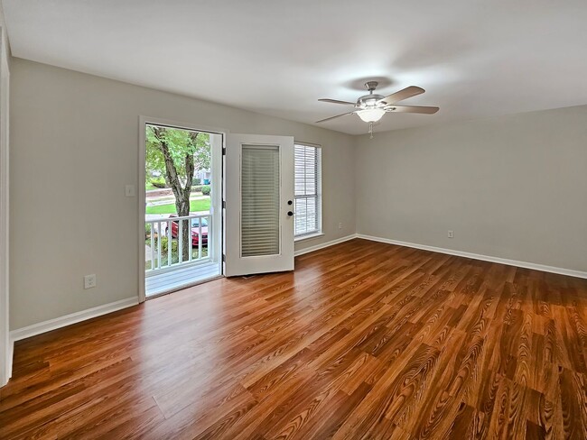Building Photo - COMING SOON: Beautifully Updated 2/2.5 Townhome Near Truist Park