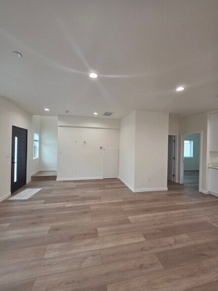 Building Photo - 6748 Ben Ave
