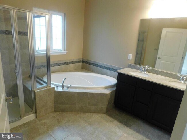 Building Photo - 12705 Bedford Glen Way