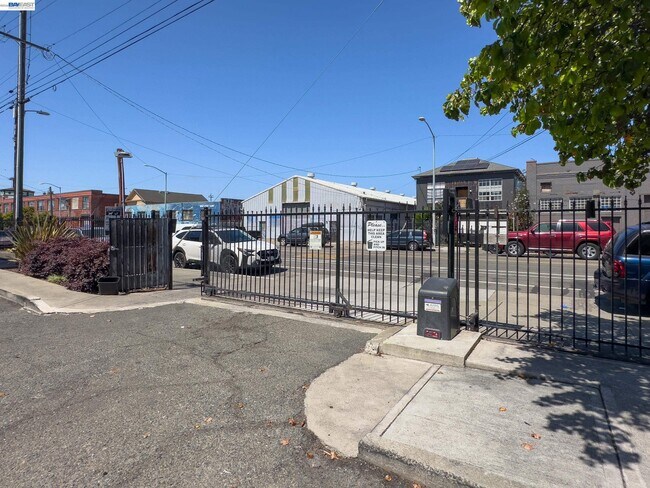 Building Photo - 2716 Adeline St