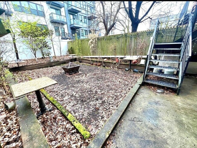 Building Photo - Spacious 2BR in Brooklyn (Bed Stuy)