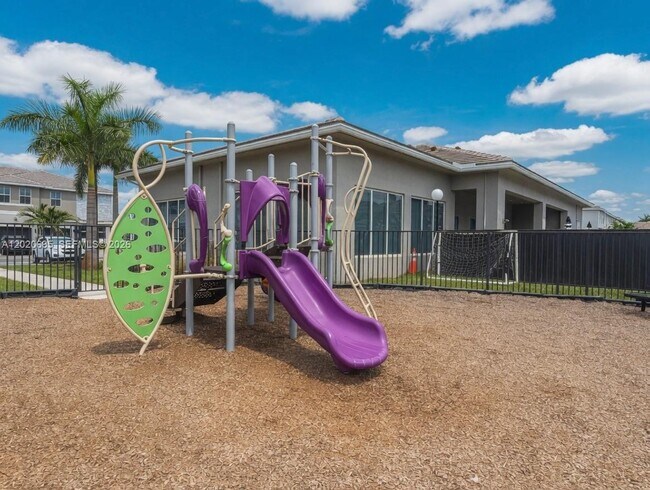 Building Photo - 217 SW 170th Ave