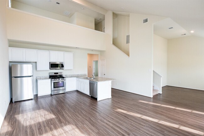 Building Photo - 216 N Lynx Trail