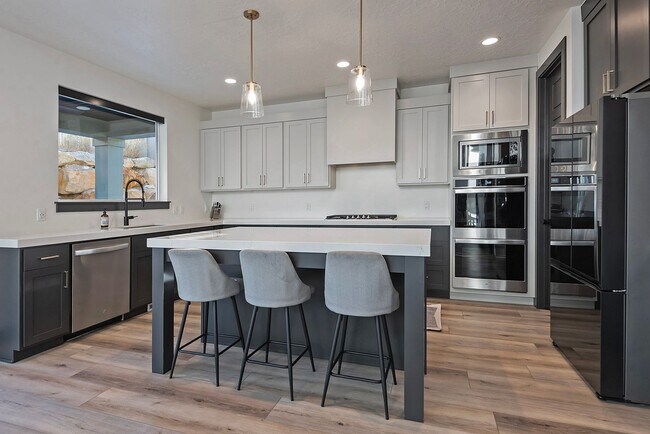 Building Photo - 423 W Red Wolf Dr