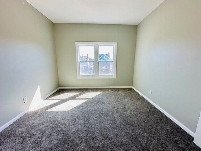 Building Photo - Lease_ Fully Remodeled 3 Bedroom 1 1/2 Bath Welcome Section 8 Call 313-429-3244