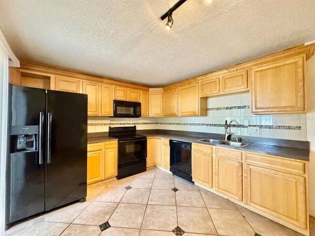 Building Photo - 2636 10th Ct