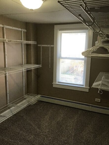 Building Photo - 650 N Mary St