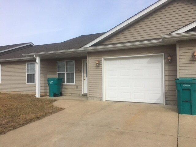 Building Photo - 245 Pine Ridge Dr