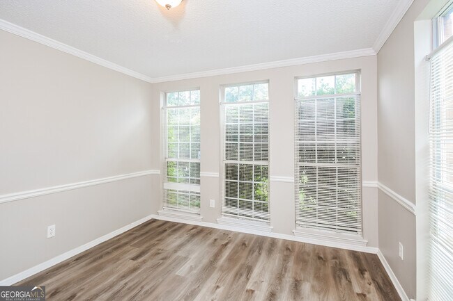 Building Photo - 492 Crestwood Ct