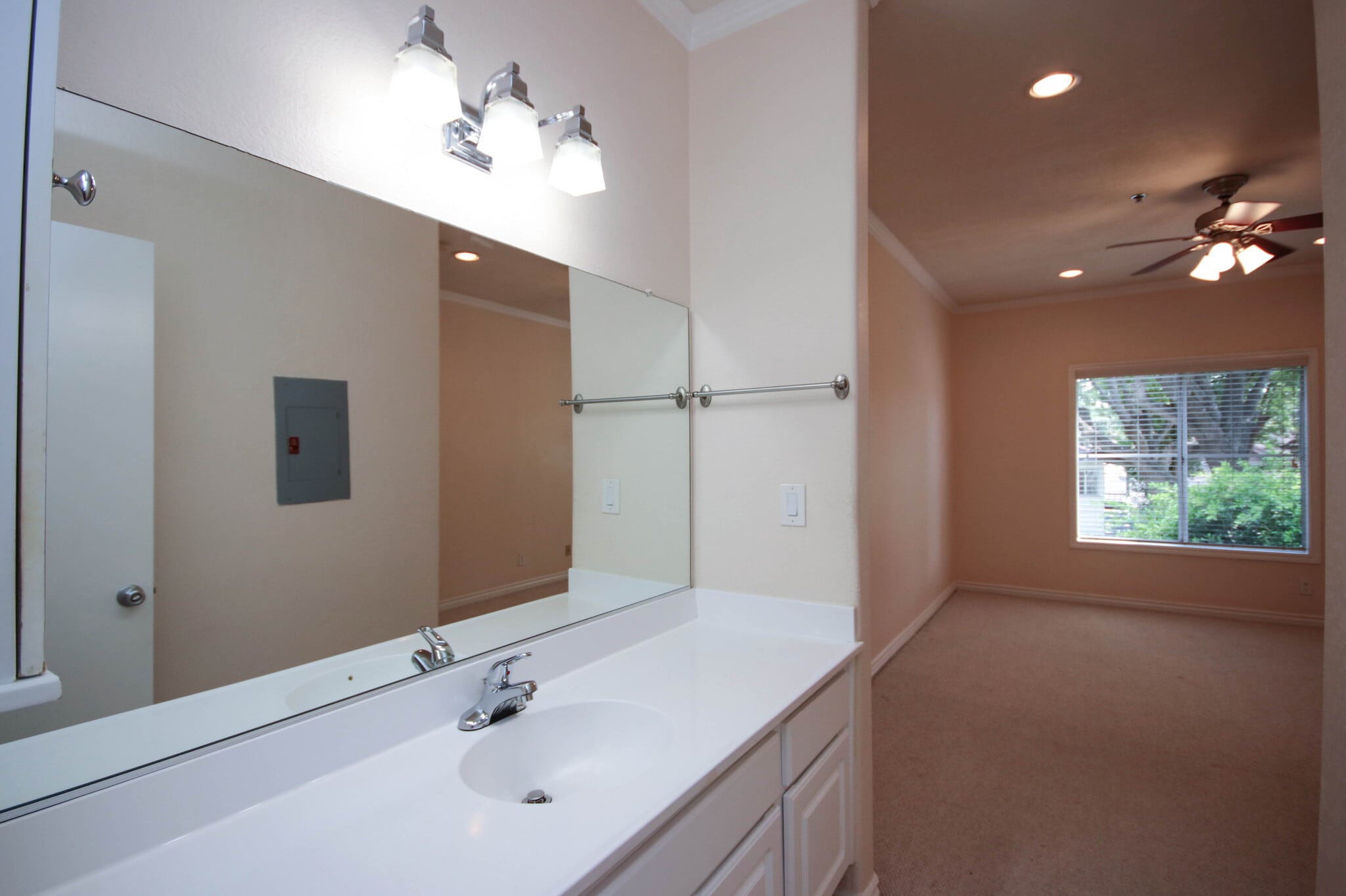 Building Photo - 300 N El Molino Ave