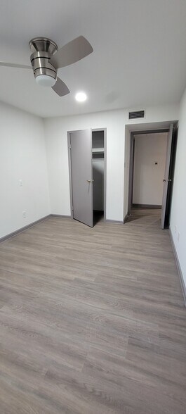 Building Photo - 7142 N Holiday Dr