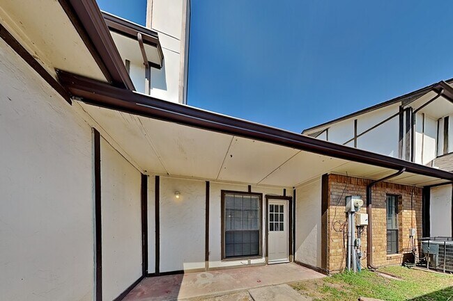 Building Photo - 6206 Alissa Dr