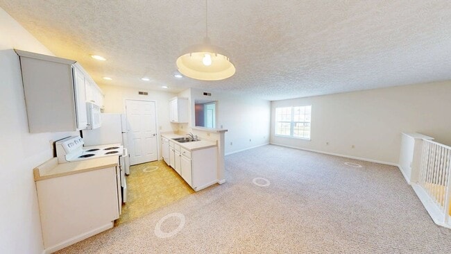 Building Photo - 5566 Garden Ridge