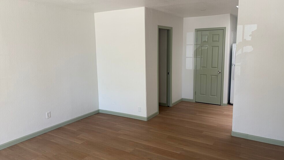 Building Photo - 18 E Ridgecrest Dr
