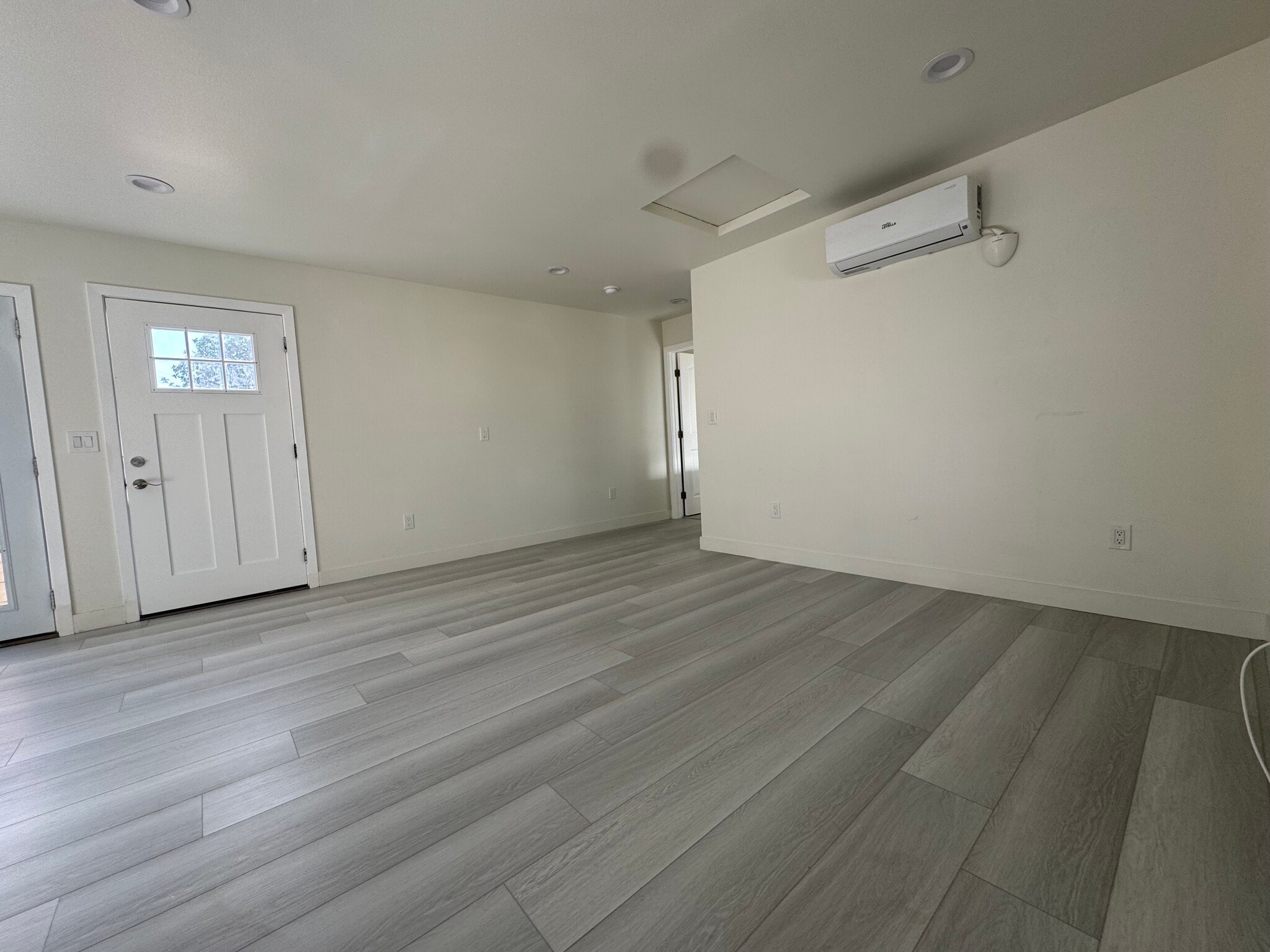 Building Photo - 883 N Waverly St