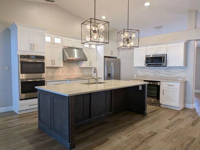 Building Photo - 5/3 Single Family Home at East Lake Cove i...