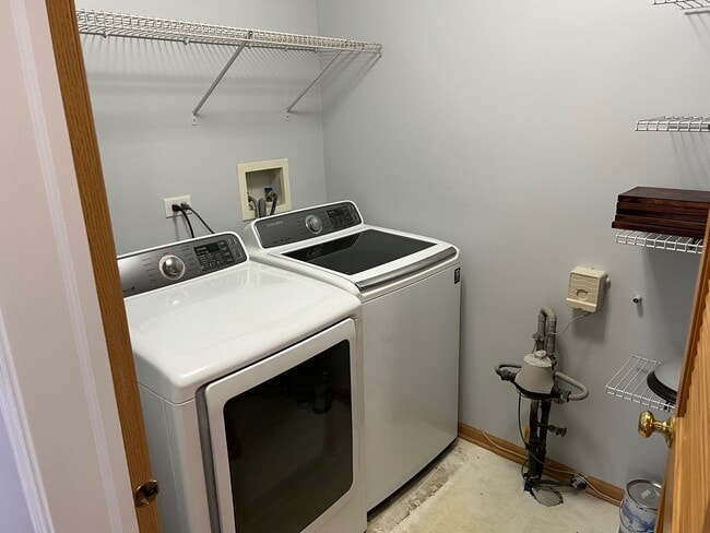 Building Photo - 1706 Fredericksburg Ln