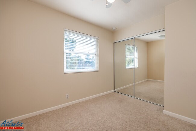 Building Photo - 421 Velasco Dr