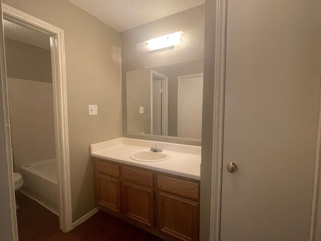 Building Photo - 2220 Millstone Dr