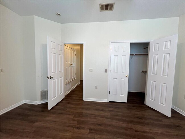 Building Photo - 7511 Lazy Creek Dr