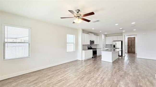 Building Photo - 600 Golden Glory Rd