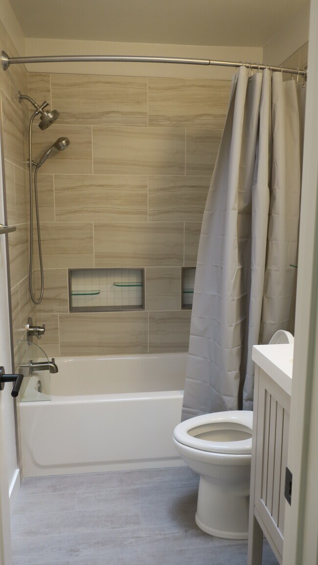 Building Photo - 2979 Shady Holw E