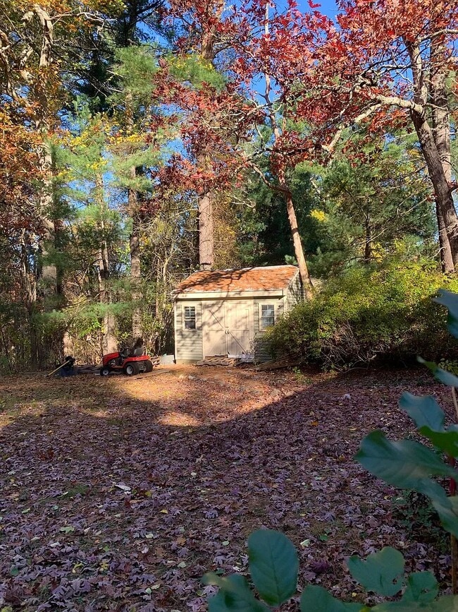 Building Photo - 19 Pine St