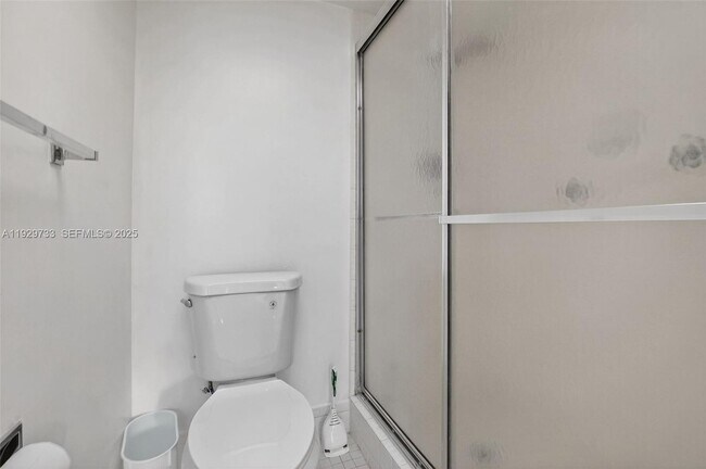 Building Photo - 900 SW 128th Ave