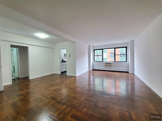 Building Photo - 219 E 69th St
