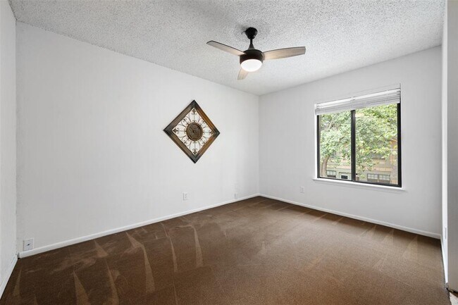 Building Photo - 9504 Quail Village Ln