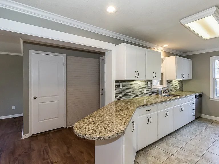 Building Photo - 1518 Dahlia Rd