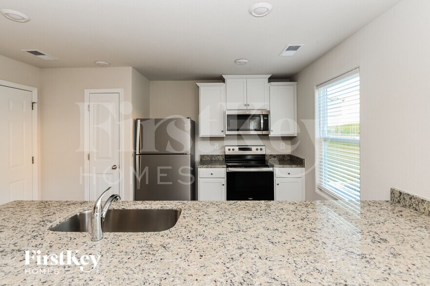 Building Photo - 5024 Wolfridge Ave